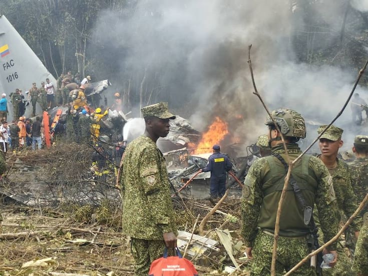 Al menos un fallecido y 83 heridos luego que un avión militar se desplomara en Colombia