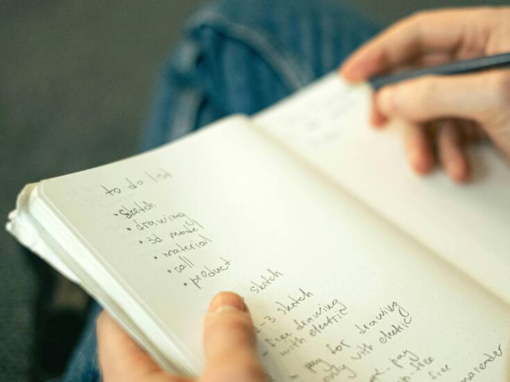 Escribir para reducir la ansiedad: qué dice la ciencia y cómo aplicar esta técnica en casa