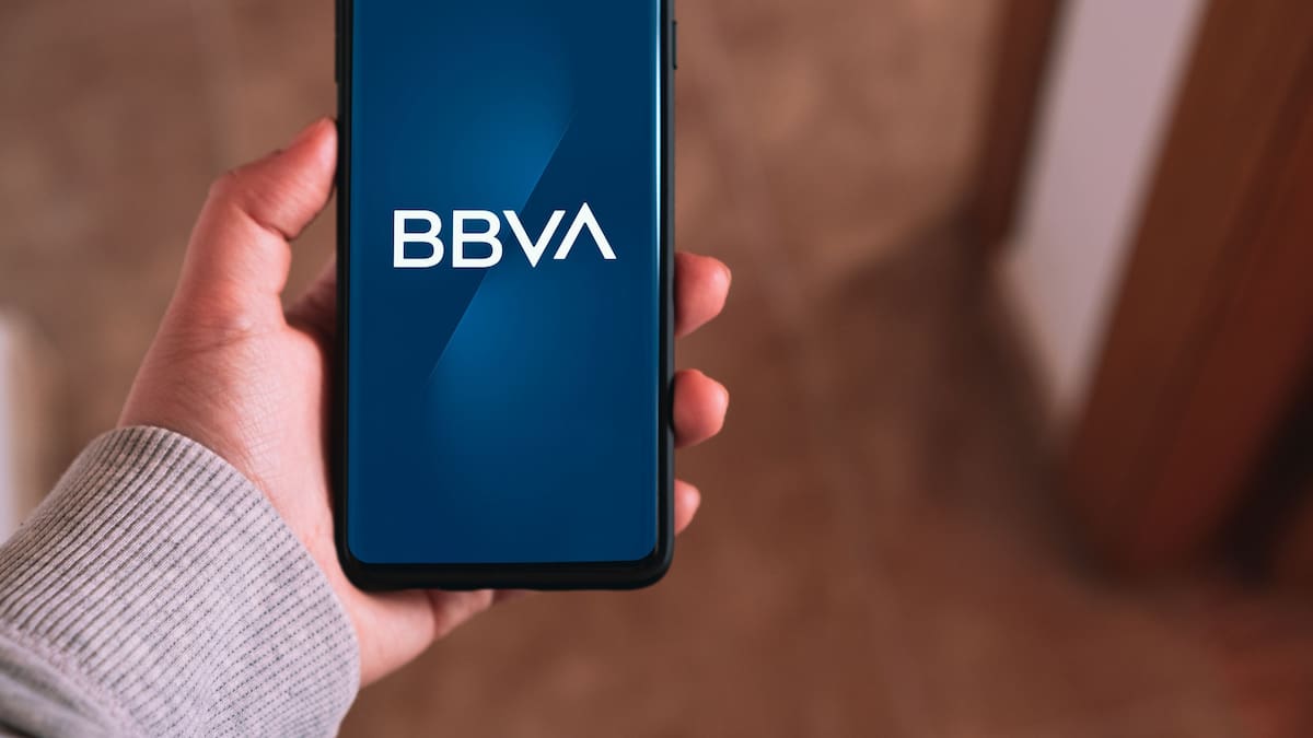 BBVA responde a críticas y quejas de usuarios por los cambios de diseño y funciones de la aplicación, aseguran que ahora funciona mejor y que la implementación de la inteligencia artificial ayudará a darle una mejor experiencia a los usuarios