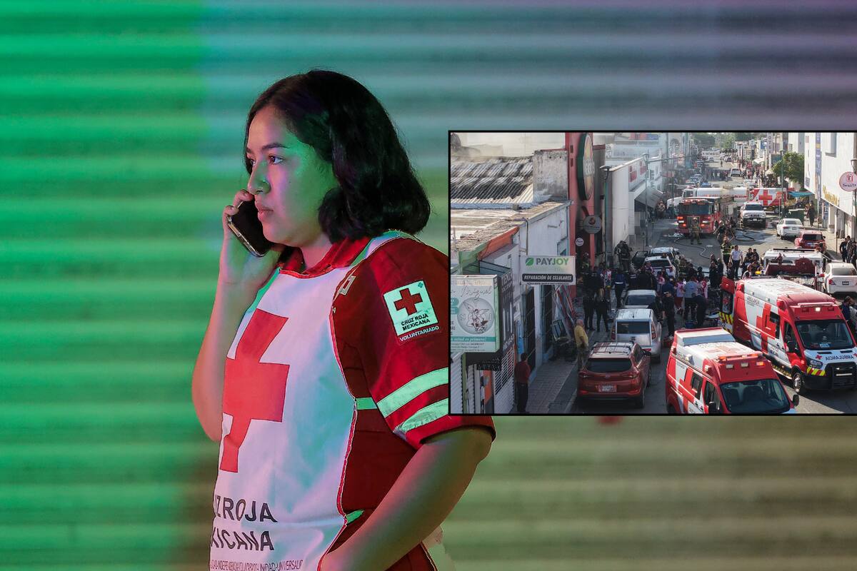 Jóvenes llevan  alimento a rescatistas