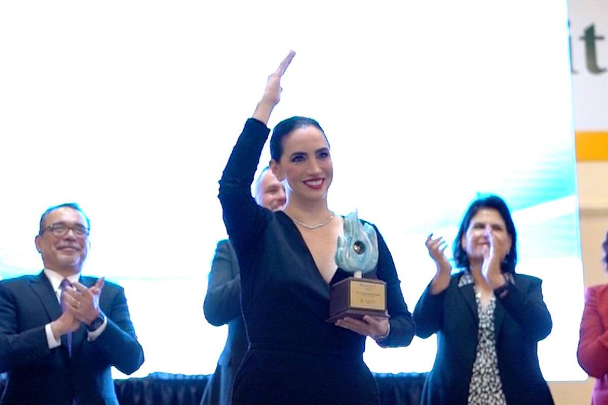 Reconocen desempeño de la doctora Liza María Pompa González