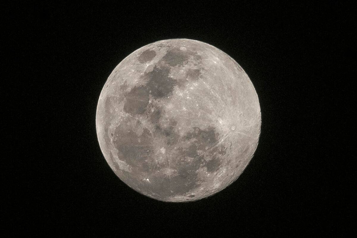 La India suspende su misión al inexplorado polo sur de la Luna