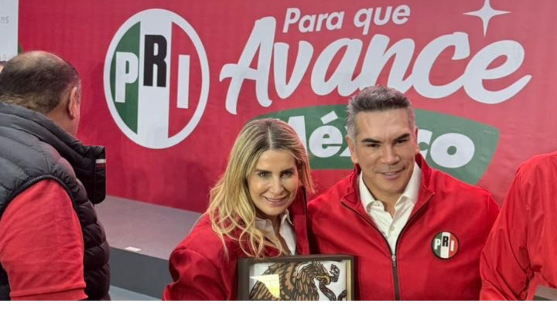 Alejandro Moreno nombra a Guadalupe Soto y Víctor Celaya “Defensores de México” en Sonora |Instagram @lupisoto