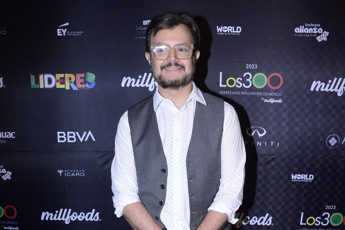 Aleks Syntek denuncia a perfiles falsos que piden dinero a su nombre