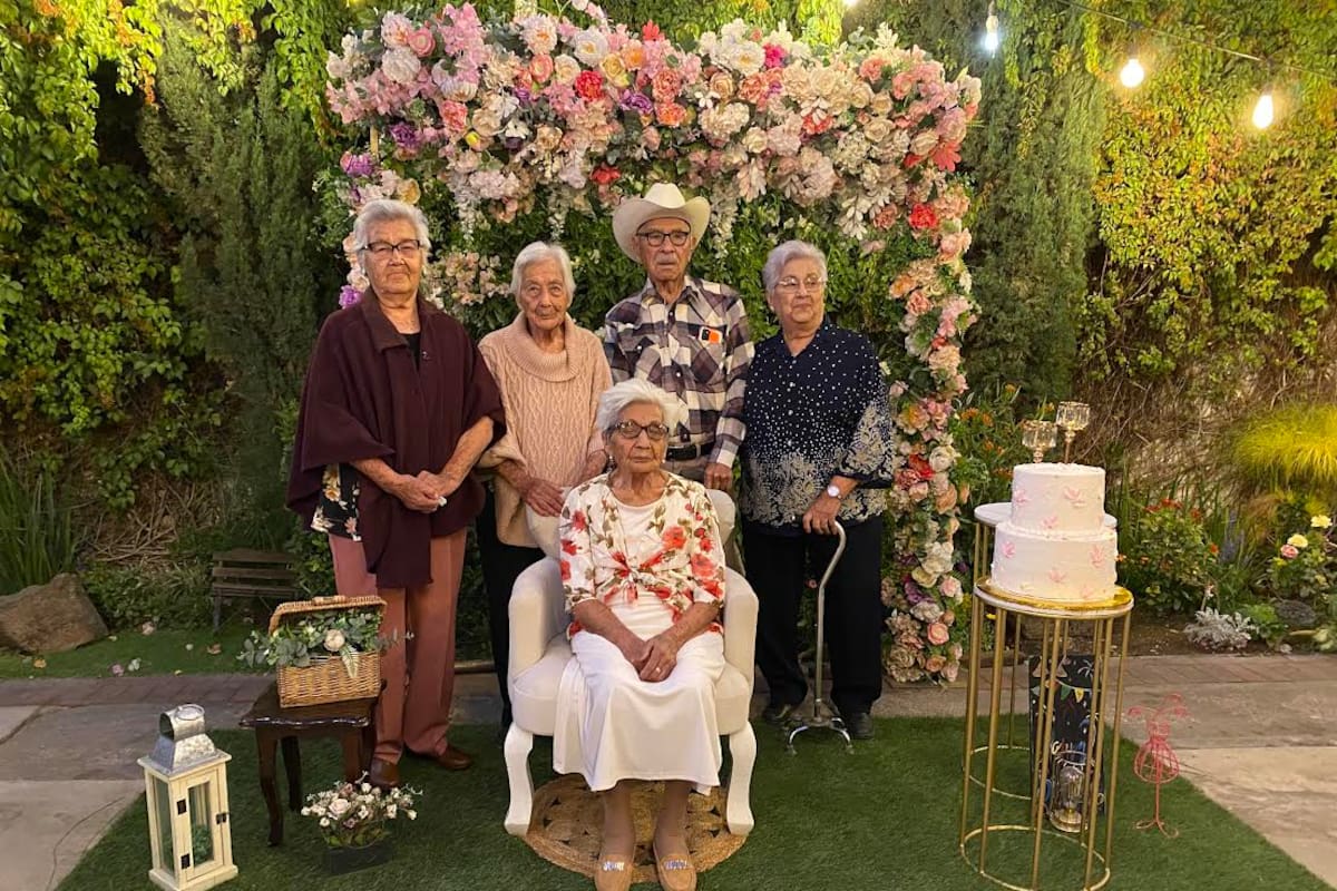 Celebran en Hermosillo los 100 años de Anita Coronado Paco