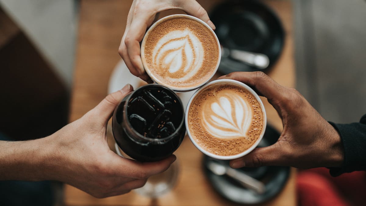 La FDA señala que hasta 400 mg de cafeína diarios no afectan negativamente a personas sanas/Foto: Canva