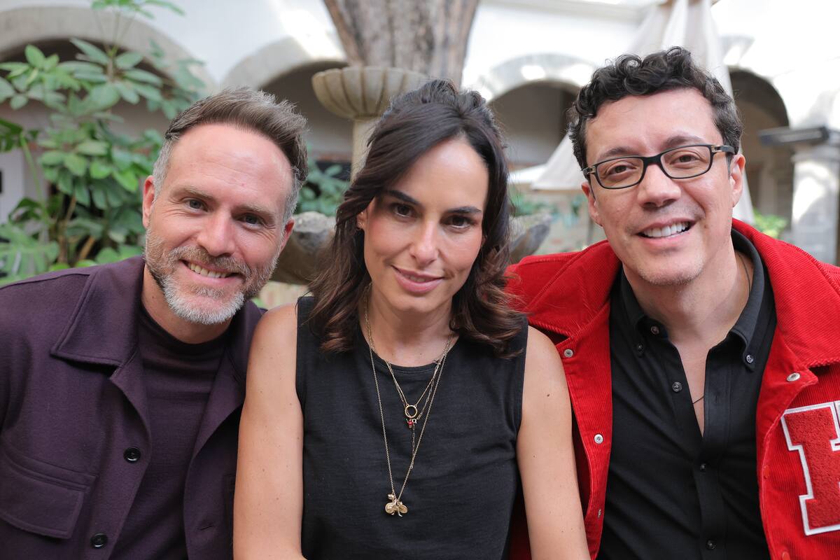 Erick Hayser, Ana Serradilla y Pepe Bojórquez, actores y director de la serie "Ahora que no estás" de Amazon Prime.