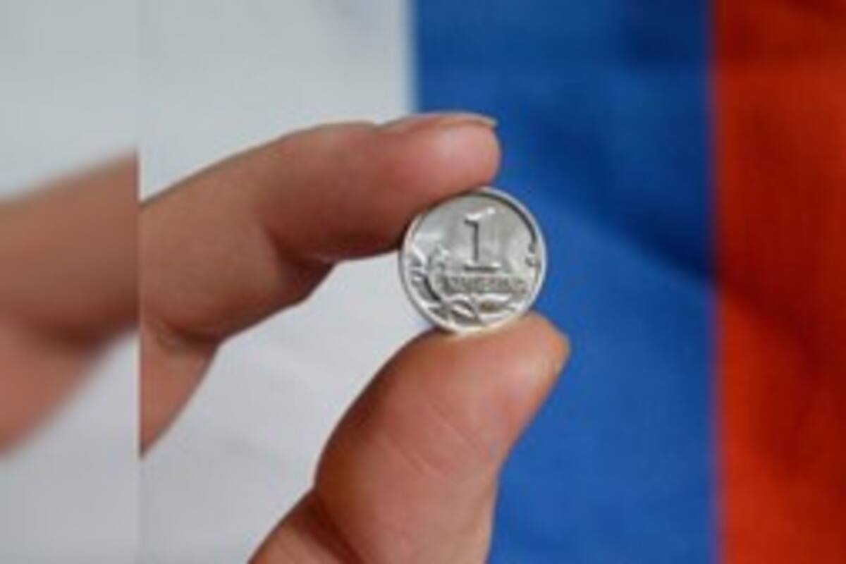 Extraen moneda de la nariz de un hombre después de 53 años