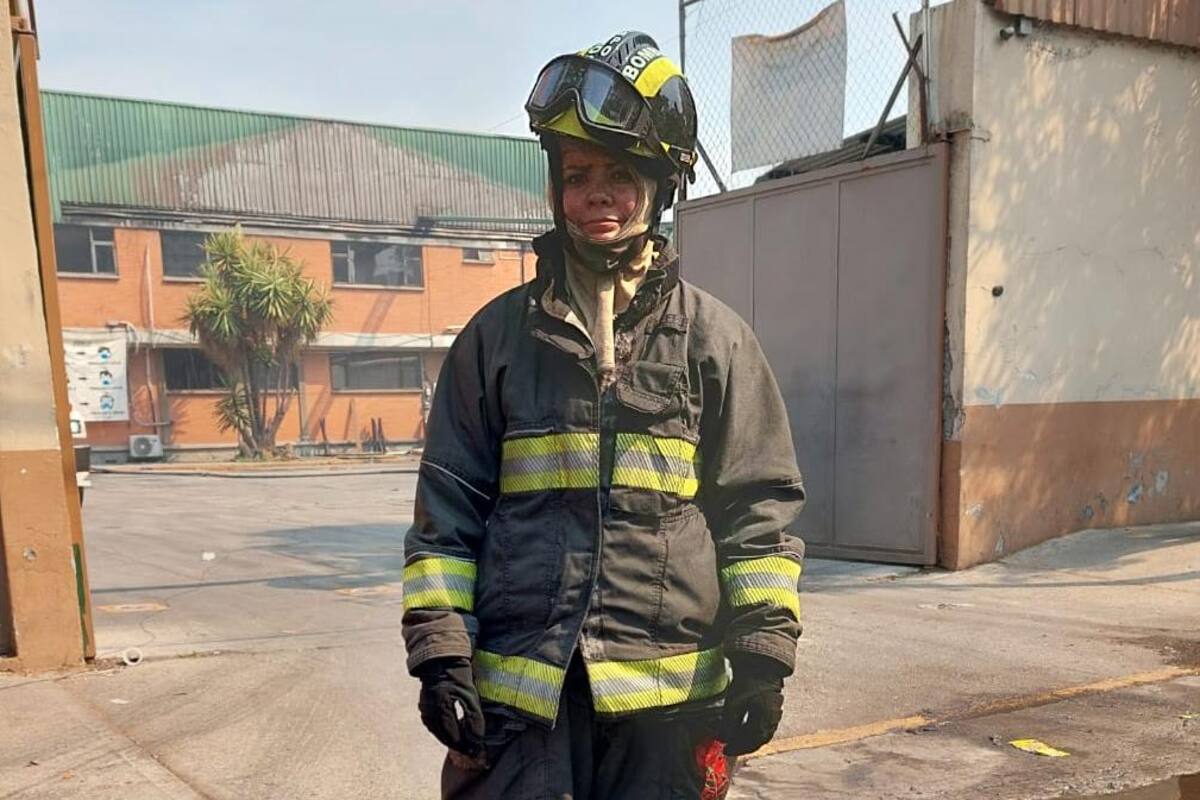 Bomberas de la CDMX apagan incendio en Azcapotzalco tras lucha de 16 horas