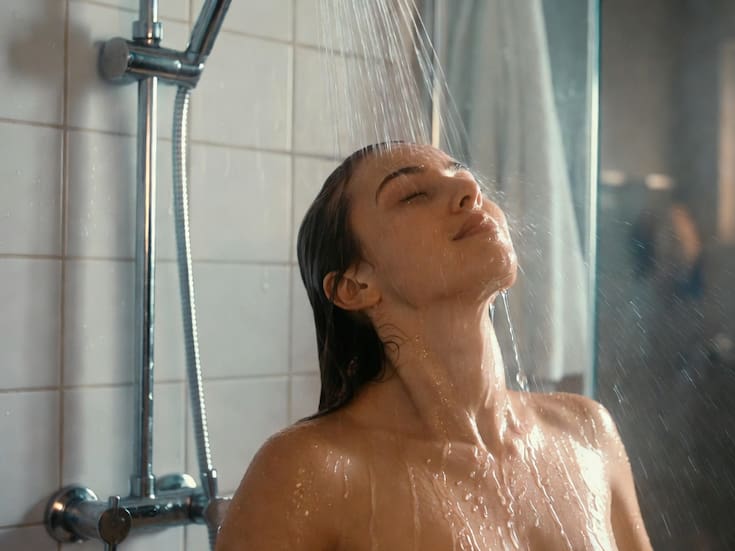 Duchas frías: qué le pasa a tu cuerpo con solo 30 segundos de agua fría