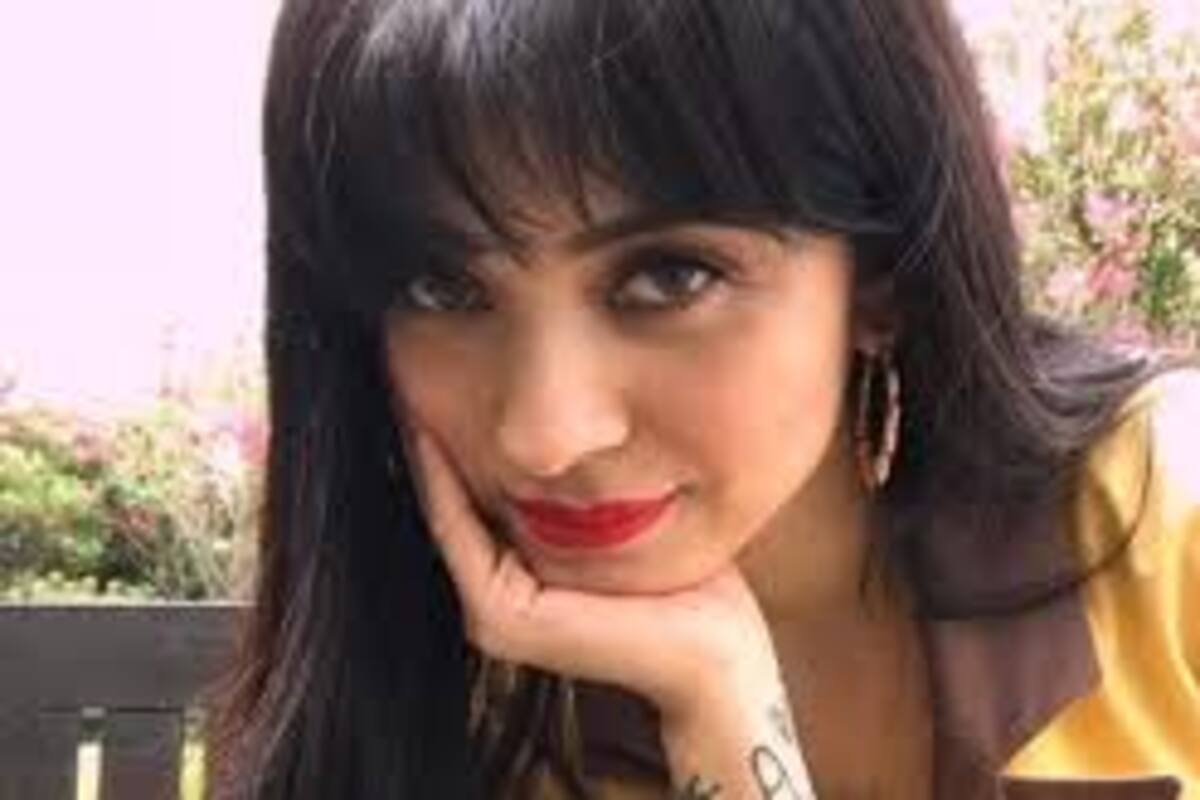 Mon Laferte pide a AMLO no ser un “cómplice de la violencia patriarcal”