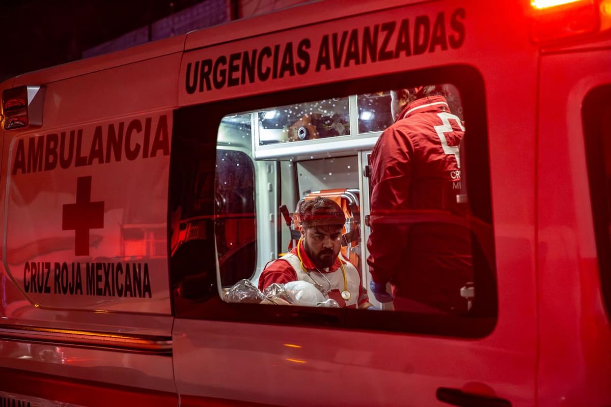 Paramédicos lograron estabilizar a la joven y la trasladaron a un hospital. Foto: Border Zoom