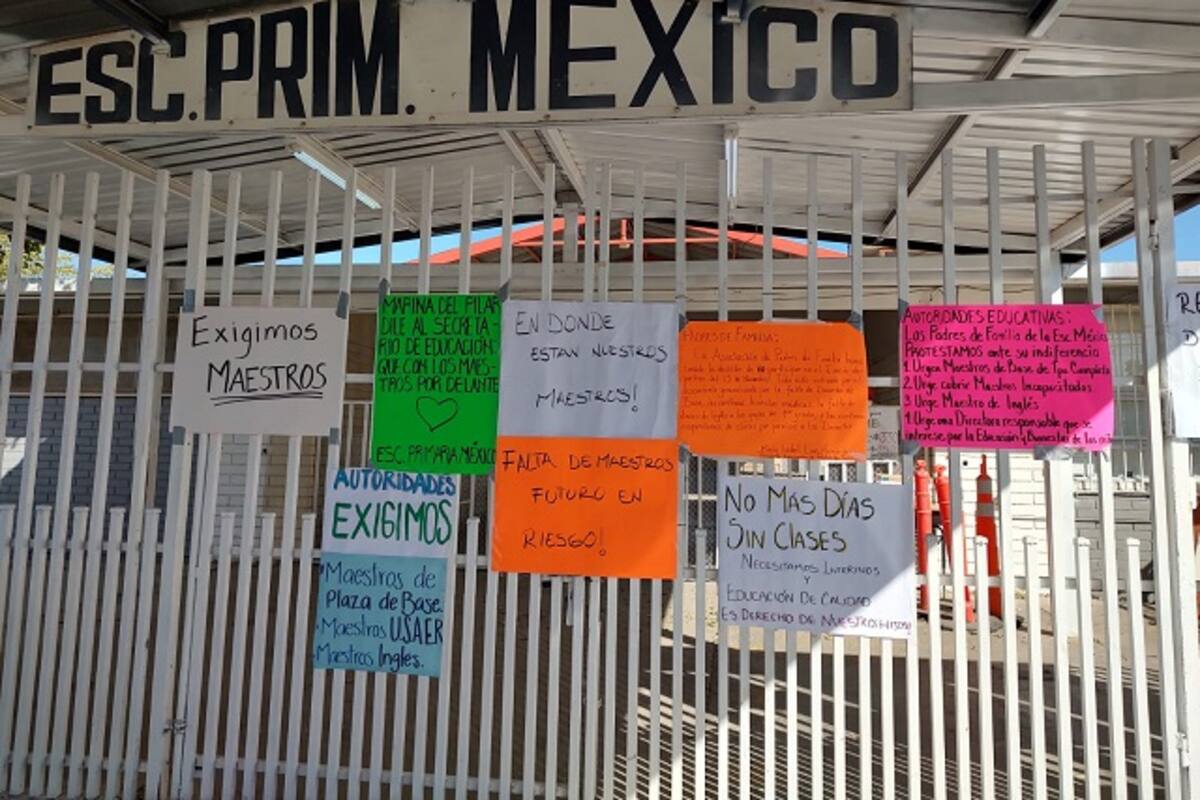 Toman escuela primaria México por falta de maestros