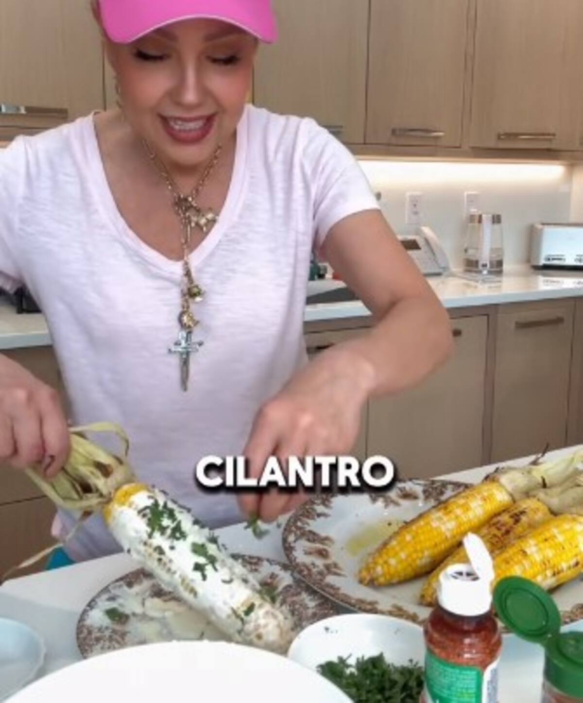 Thalía compartió su método para preparar elotes