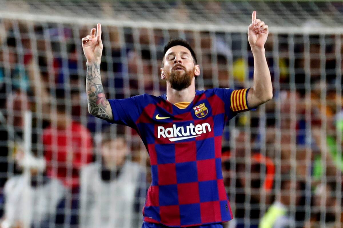 GRAF6381. BARCELONA, 06/10/2019.- El delantero del FC Barcelona Leo Messi celebra tras marcar el cuarto gol ante el Sevilla, durante el partido de la octava jornada de Liga en Primera División disputado esta noche en el Camp Nou, en Barcelona. EFE/Toni Albir