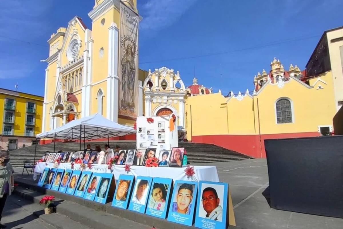 Con bordados y fotografías familiares recuerdan a sus desaparecidos en Veracruz