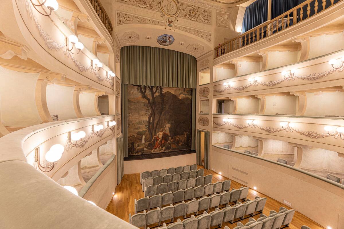 Reabre teatro que Napoleón mandó construir en isla de Elba