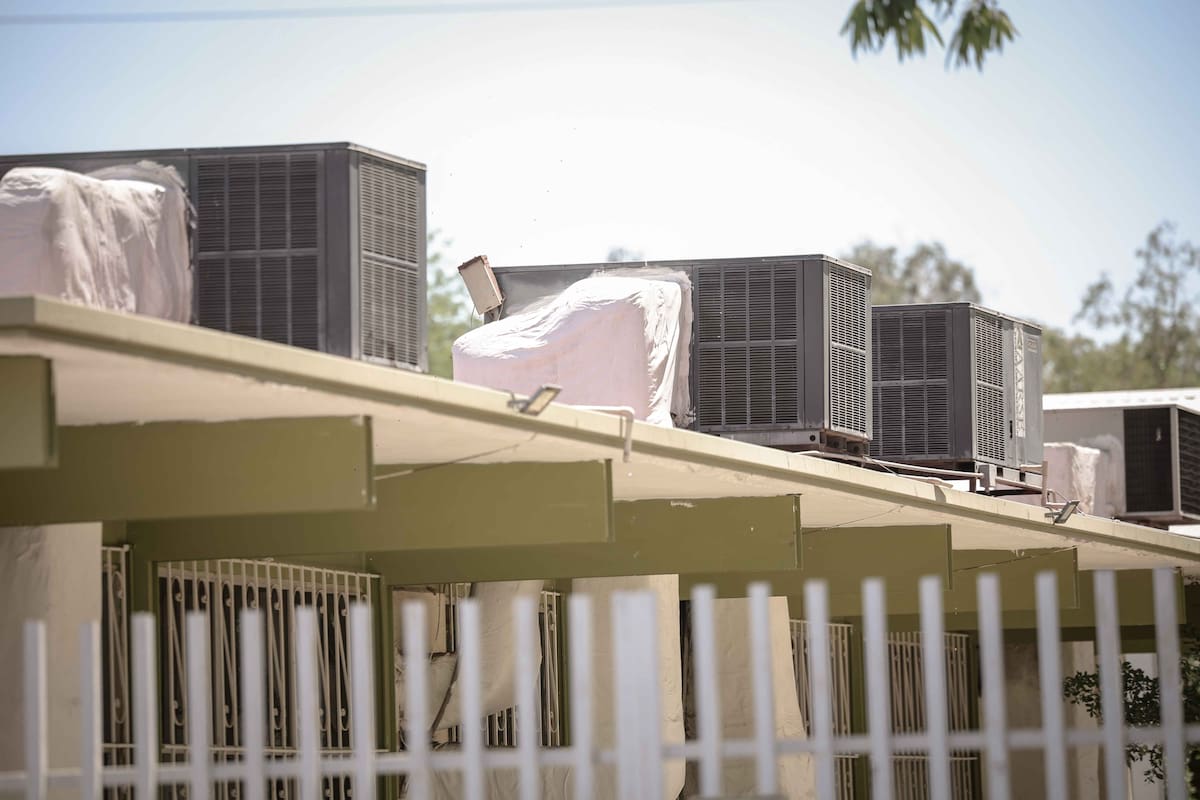 Instalarán 800 aires acondicionados más en escuelas de Mexicali antes de finalizar junio