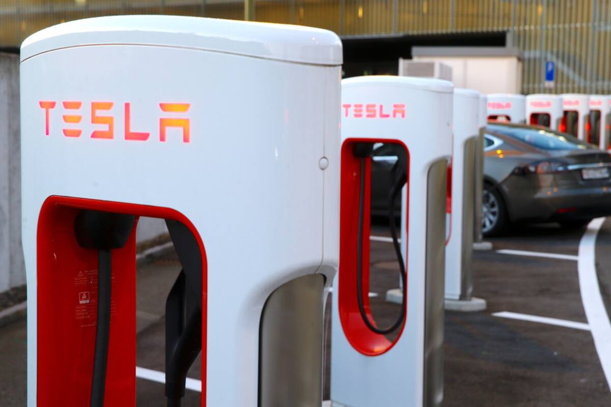 Tesla retira la última versión beta de su Conducción Autónoma Completa por fallas