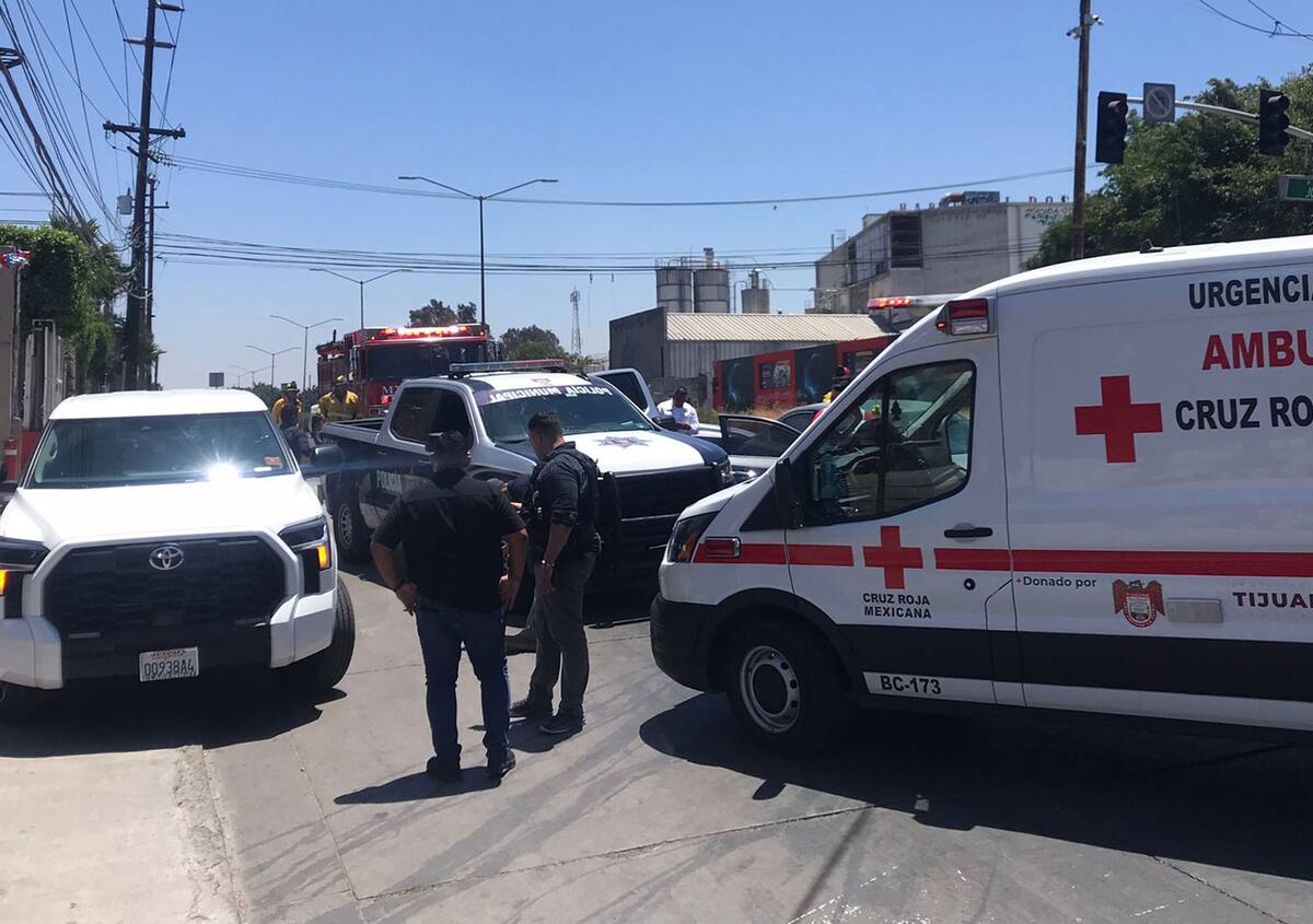 La vialidad fue acordonada a la llegada de las diversas corporaciones policiacas.