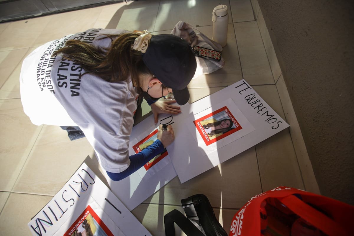 “Te queremos de vuelta”, es la frase que escrita grita en mayúsculas el sentir de las jóvenes que a pesar de la visible tristeza en sus rostros l Foto: Juan Antonio Hernández