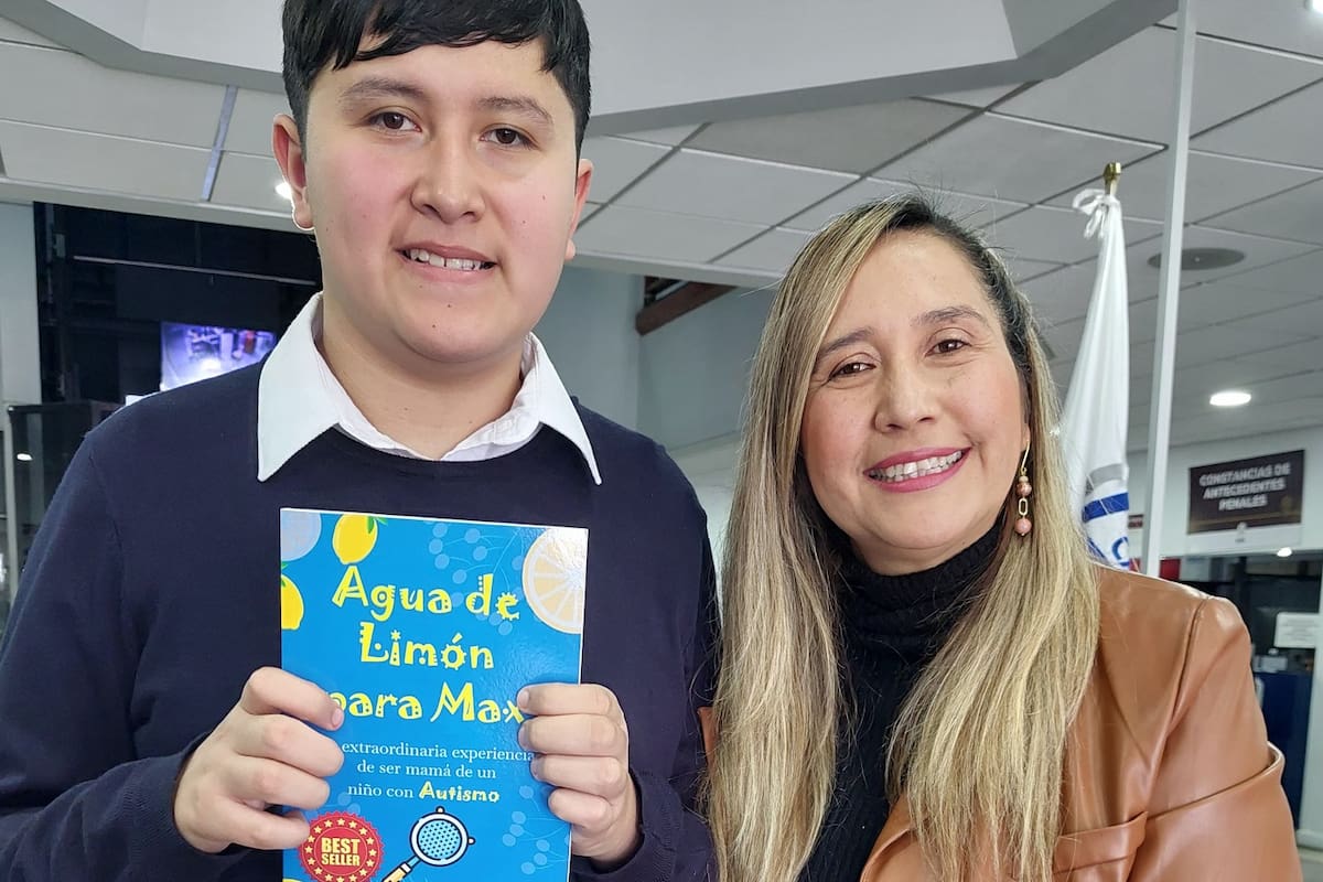 Dedican libro a familias de personas autistas