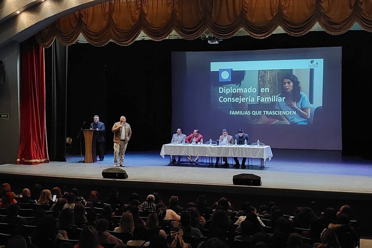 Imparten diplomado de consejería para padres de familia