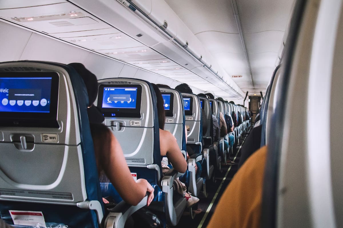 ¿Hay asientos más seguros en un avión? Esto dicen los expertos