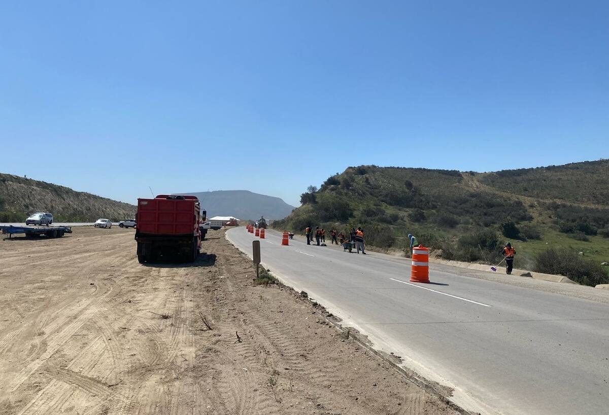 Se realizan acciones de mejoramiento urbano en una de las vialidades más importantes de Baja California.