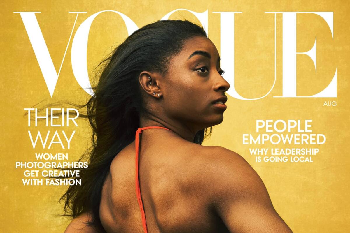 Simone Biles engalana portada de la revista Vogue