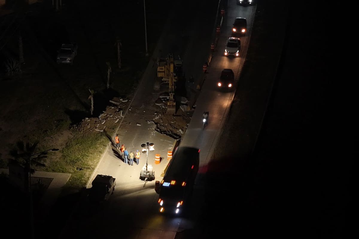 Cierran Vía Rápida Oriente y puente Simón Bolívar por socavón