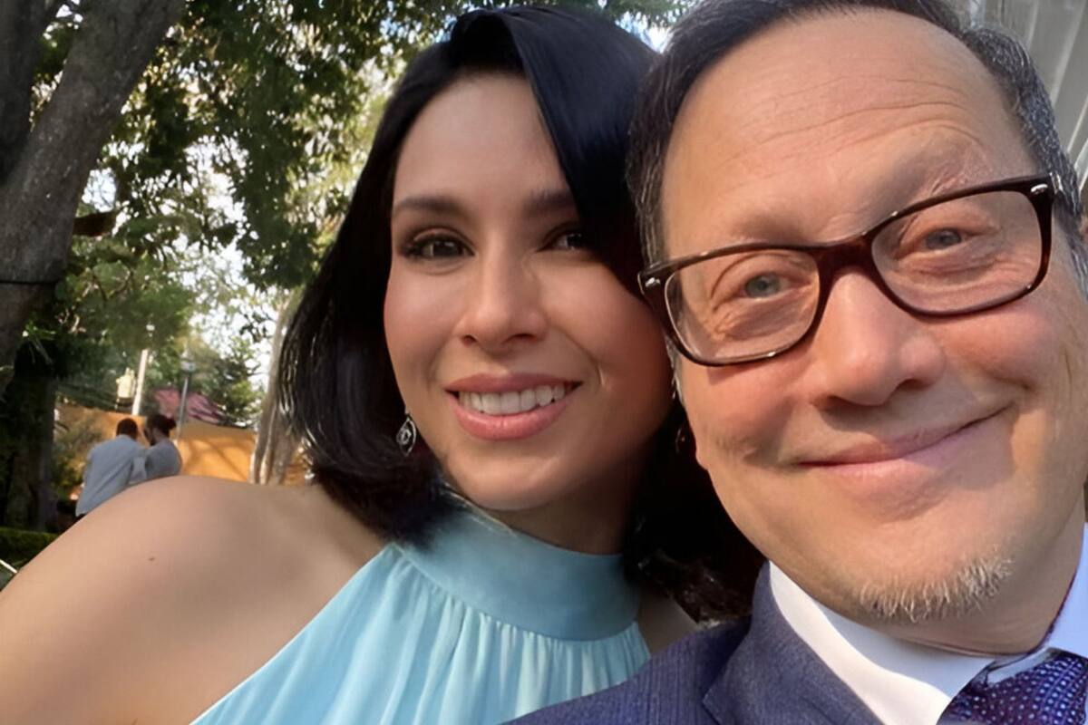 Rob Schneider disfruta del concierto de Luis Miguel acompañado de su esposa