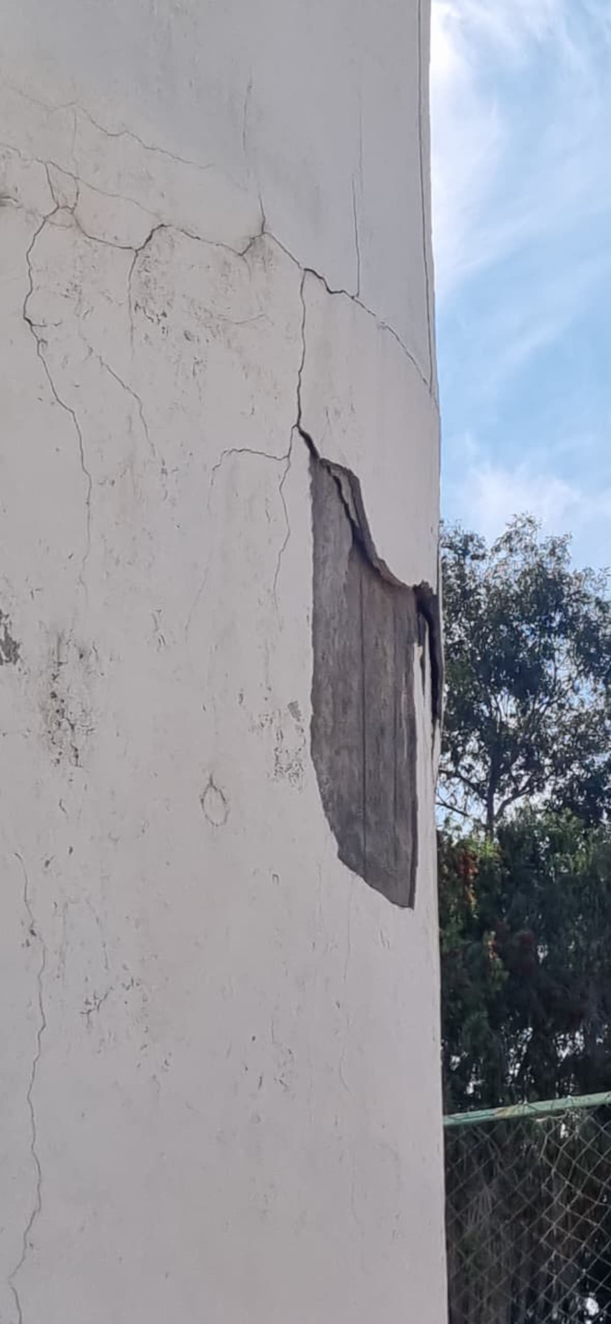 Especialistas de Proyectos y Construcciones CIPAD realizan el levantamiento de condiciones en el Minarete de Agua Caliente, símbolo histórico de Tijuana que se acerca a sus 100 años de existencia. Foto: Cortesía Preparatoria Federal Lázaro Cárdenas