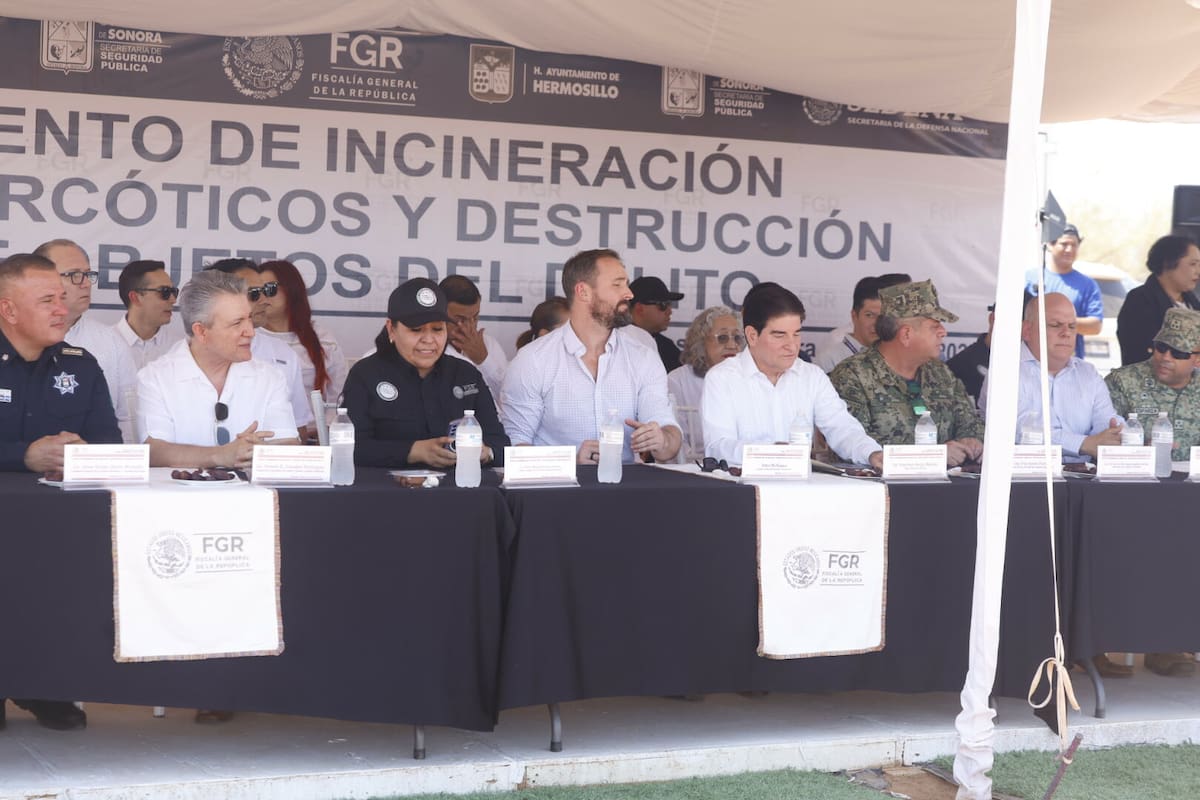 FGR destruye arsenal del narco: toneladas de droga y vehículos con blindaje reforzado. FOTO: Teodoro Borbón