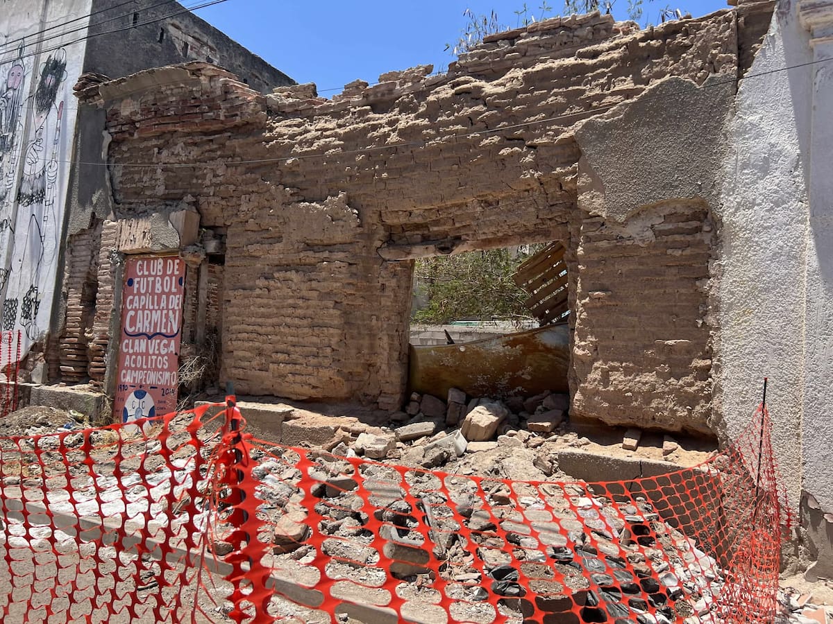 Algunas construcciones antiguas se encuentran prácticamente en ruinas como las ubicadas por la avenida No Reelección entre Jesús García y Horacio Soria, en el Centro de la ciudad.