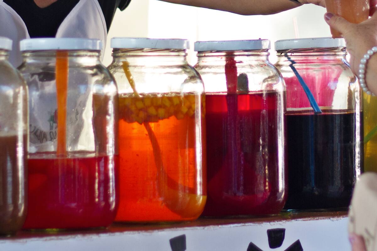 Joven de SLP emprende un puesto de raspados con su beca 'Benito Juárez'