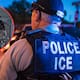 Un niño de 5 años fue detenido por ICE junto con su padre tras un operativo en Minneapolis, autoridades escolares denuncian el uso del menor durante la intervención y el DHS asegura que fue abandonado