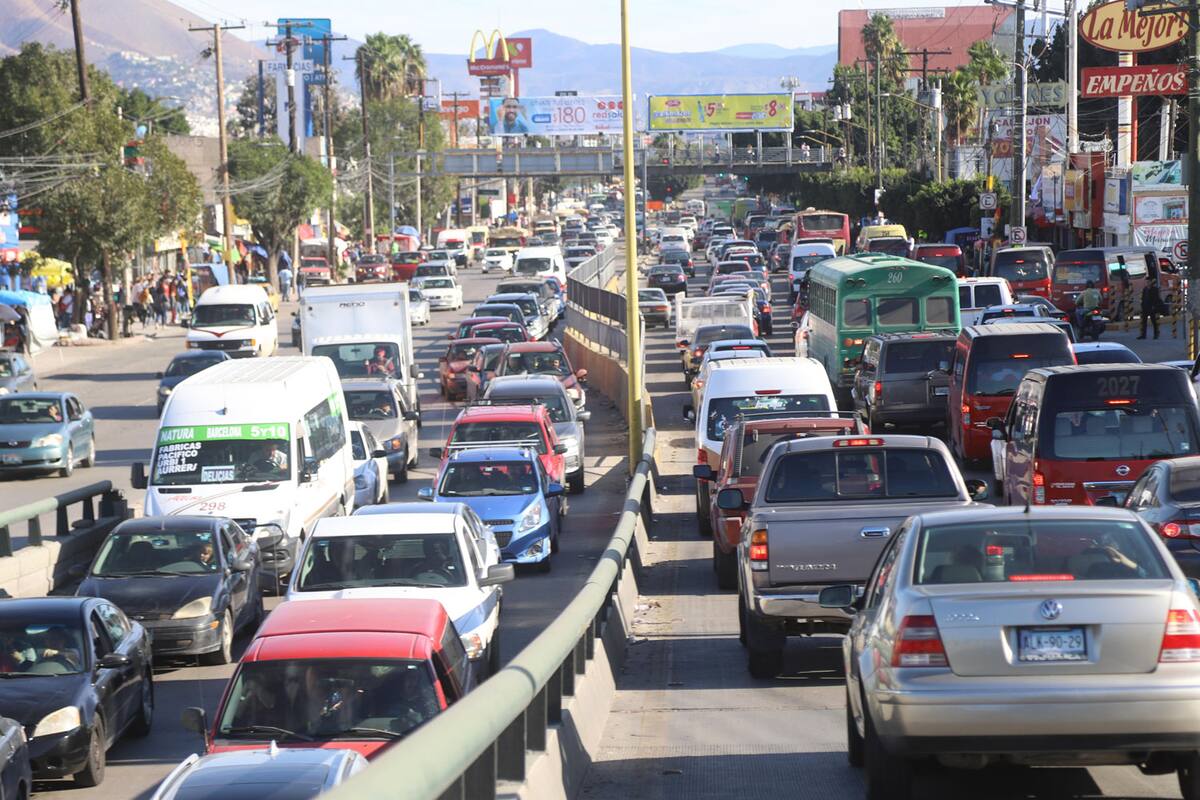 Crece en Tijuana problema del tráfico vehicular