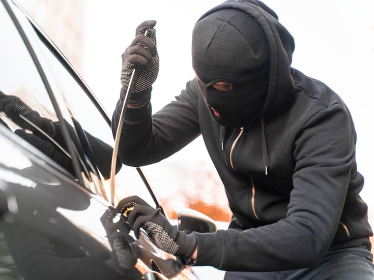 Reportan intento de robo de vehículo en estacionamiento de Plaza Cachanilla