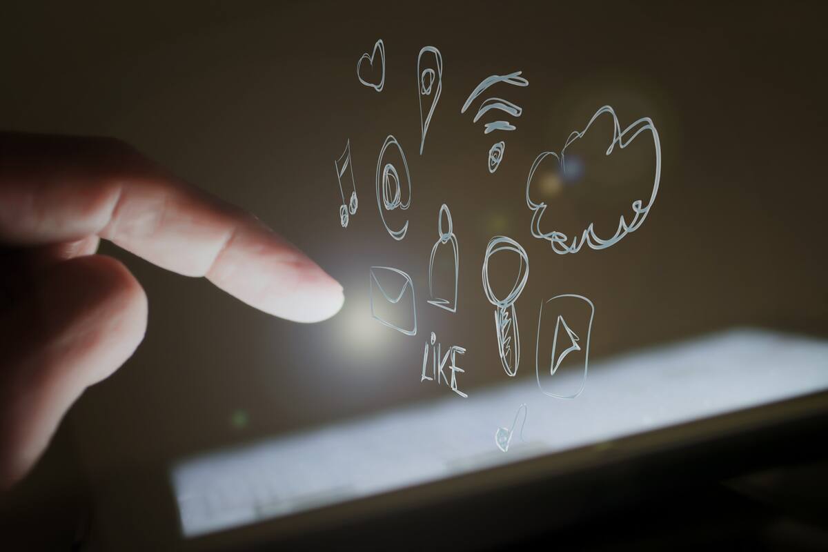 Experto explica qué pudo causar el apagón global de Facebook y otros servicios