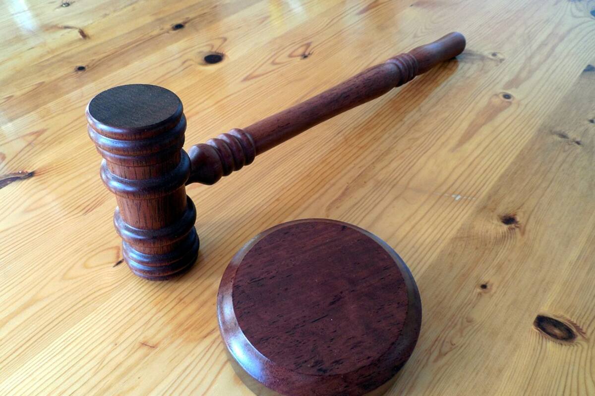 Sentencian a hombre con enanismo que asesinó a sus padres