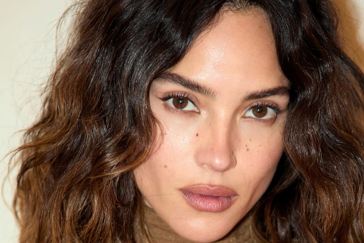Adria Arjona llega a la Comic-Con de San Diego para presentar “Onslaught”