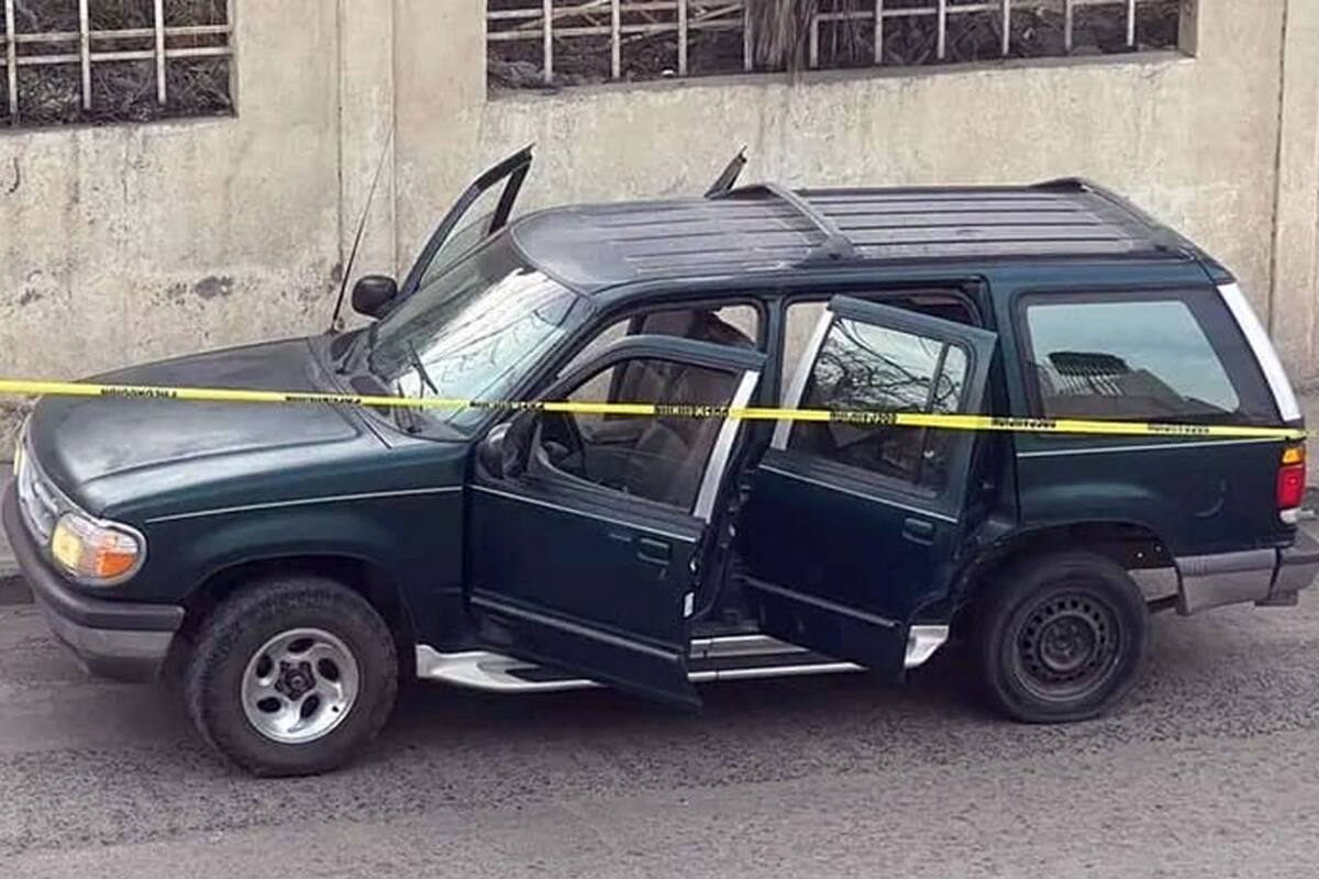 Homicidios Tijuana: Encuentran cadáver ‘encobijado’ dentro de camioneta