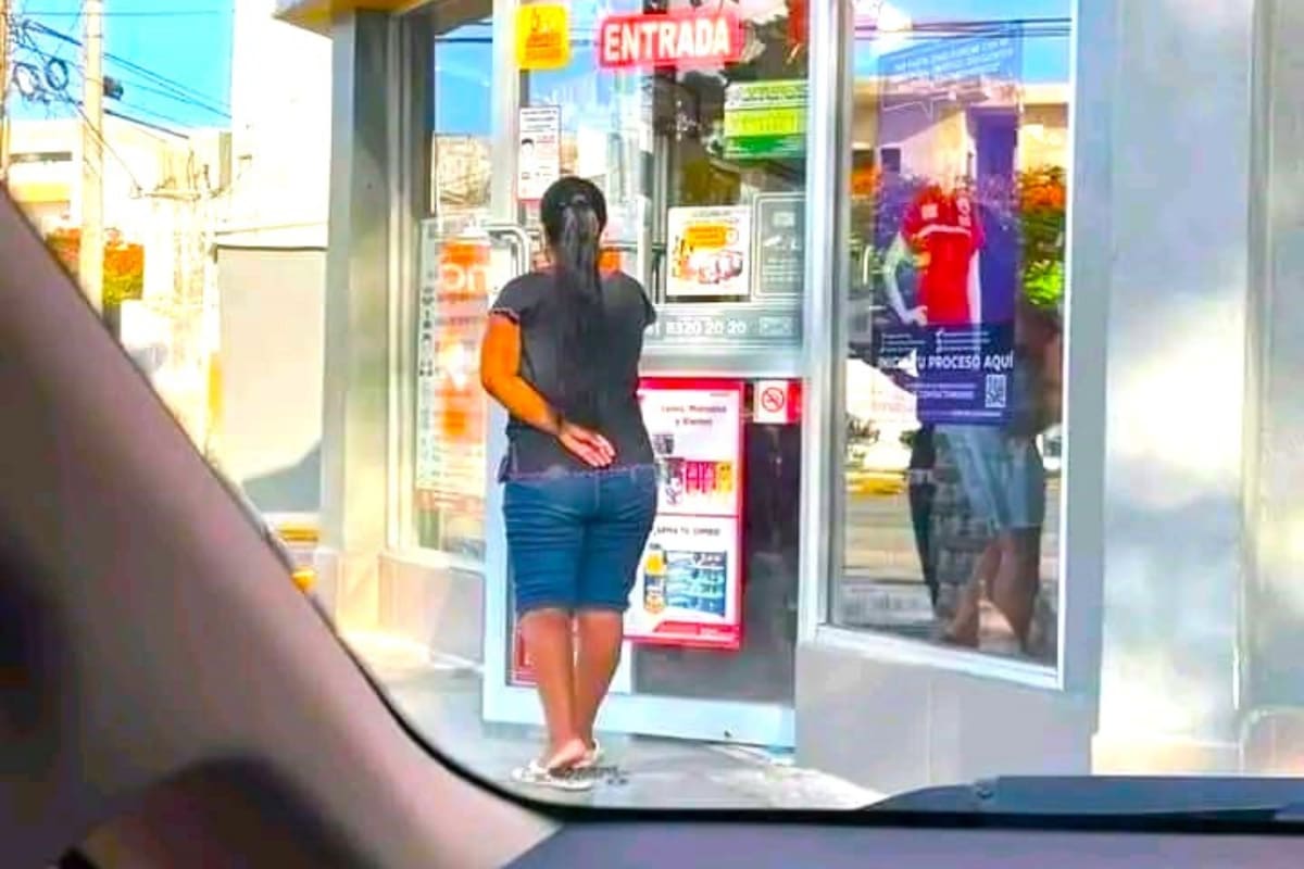 “Me dijo que no le gustaba cocinar”: mujer se vuelve viral por preferir trabajar de abre-puertas en un Oxxo y rechazar una oferta de trabajo