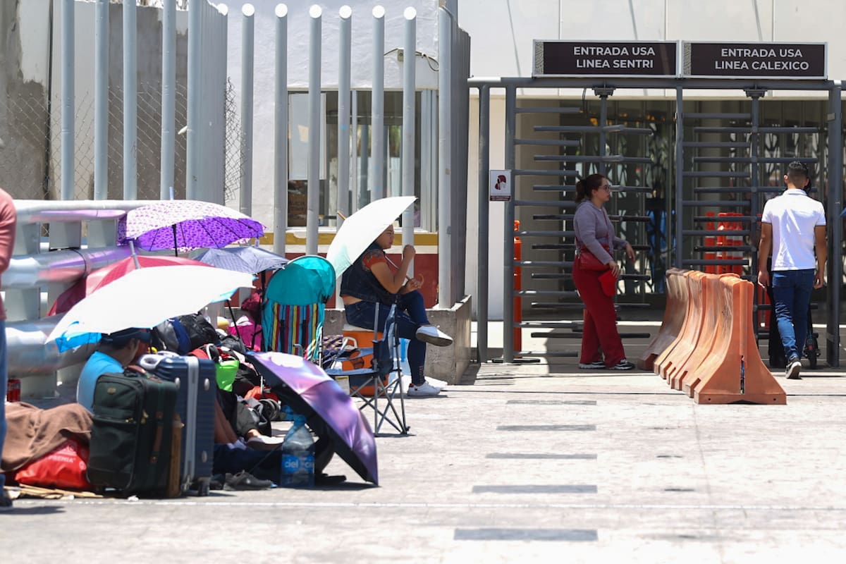 Largas filas para cruzar a Calexico este viernes 4 de julio