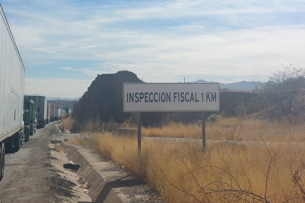 Falla en aduana causa caos vial en la frontera