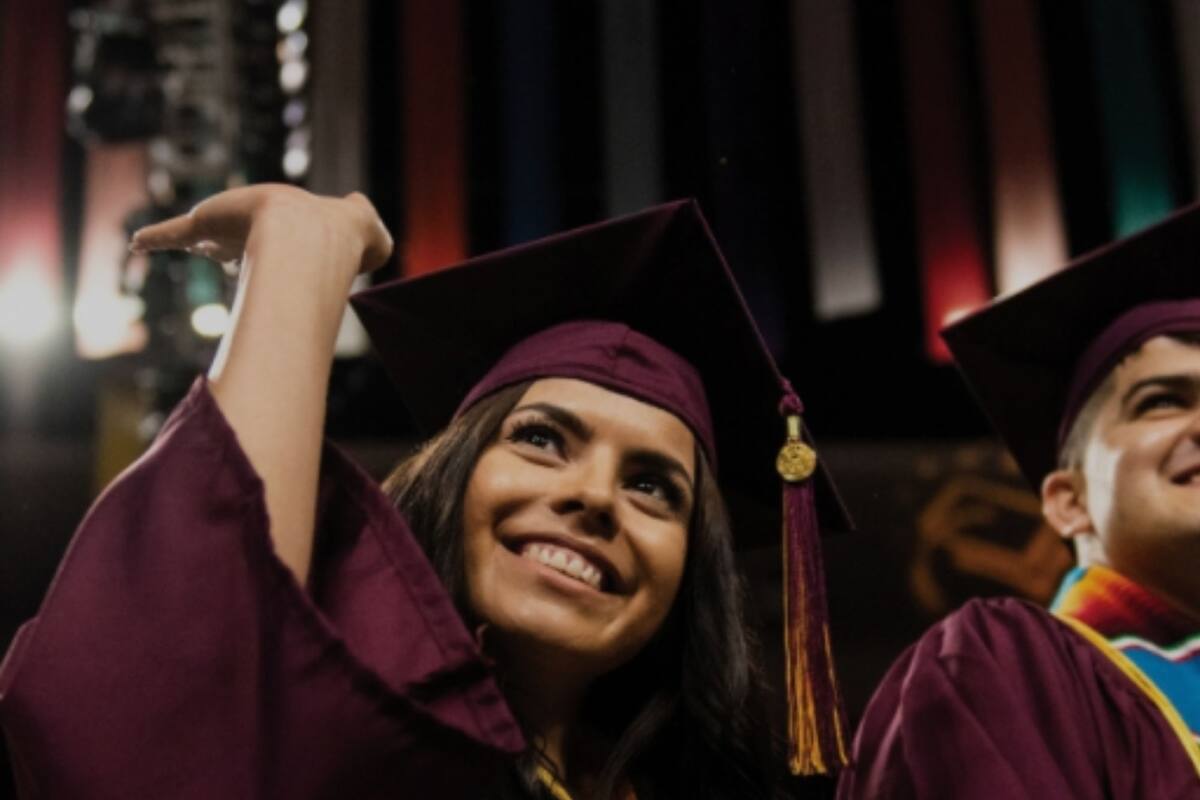 Crece el número de hispanos universitarios