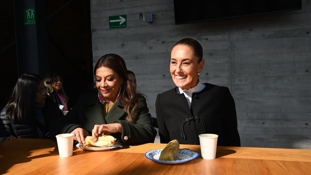 Claudia Sheinbaum comparte tamales y atole en la Cineteca Nacional por el Día de la Candelaria