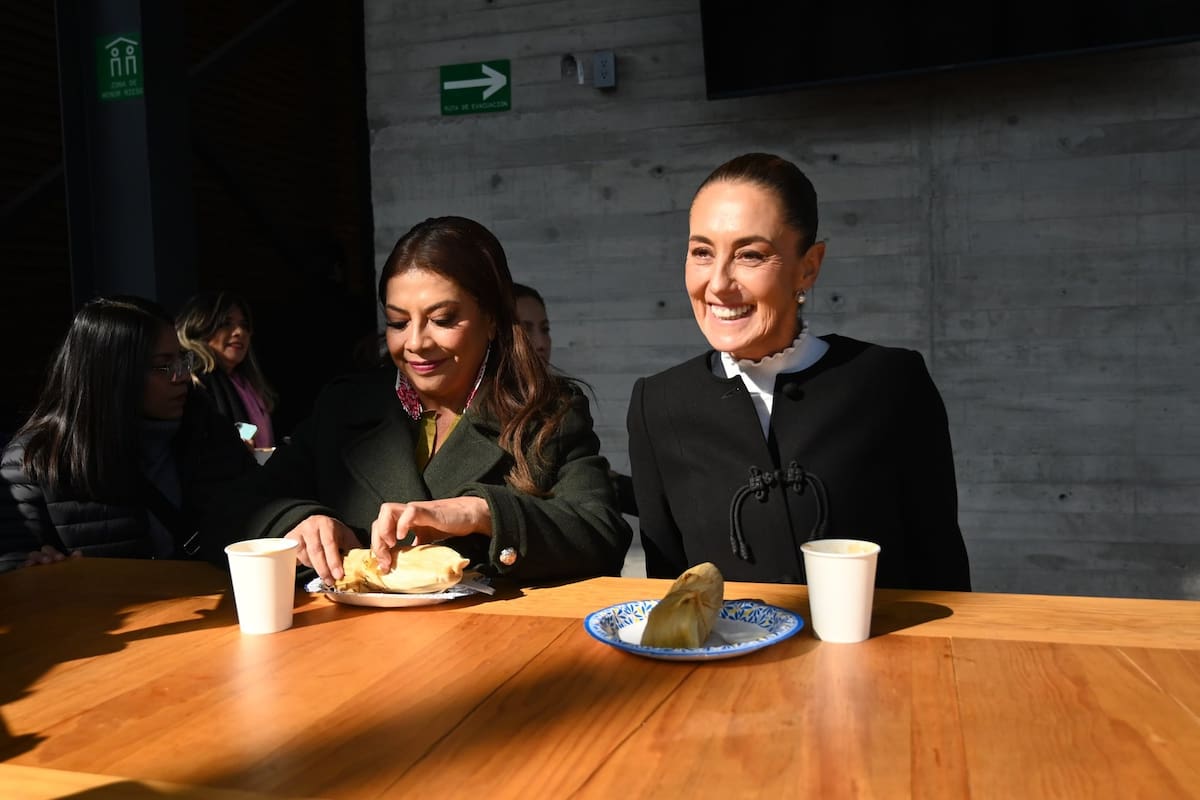 Claudia Sheinbaum comparte tamales y atole en la Cineteca Nacional por el Día de la Candelaria