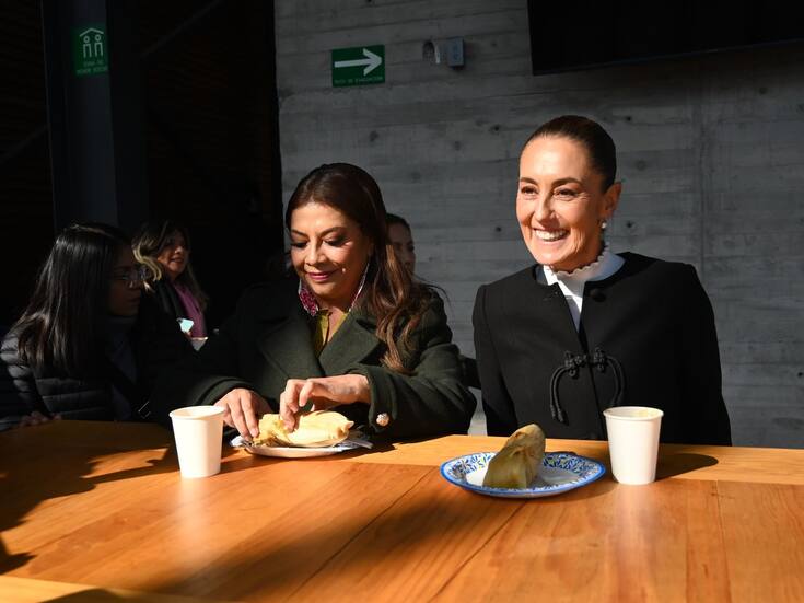 Claudia Sheinbaum comparte tamales y atole en la Cineteca Nacional por el Día de la Candelaria